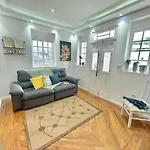 Hermosa Y Amplia Casa, Con Excelente Ubicacion.