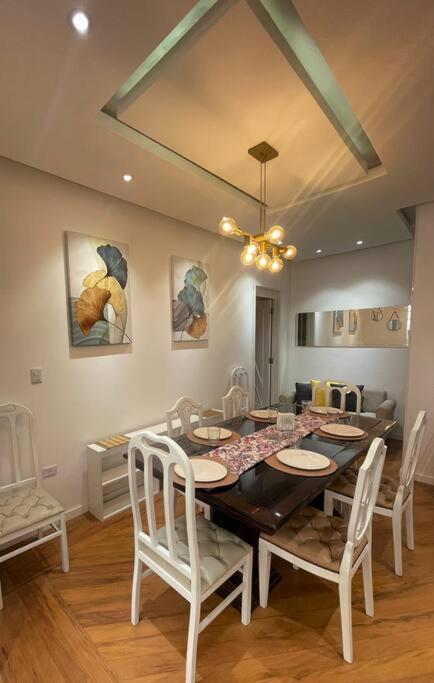 Hermosa Y Amplia Casa, Con Excelente Ubicacion. Casa de férias